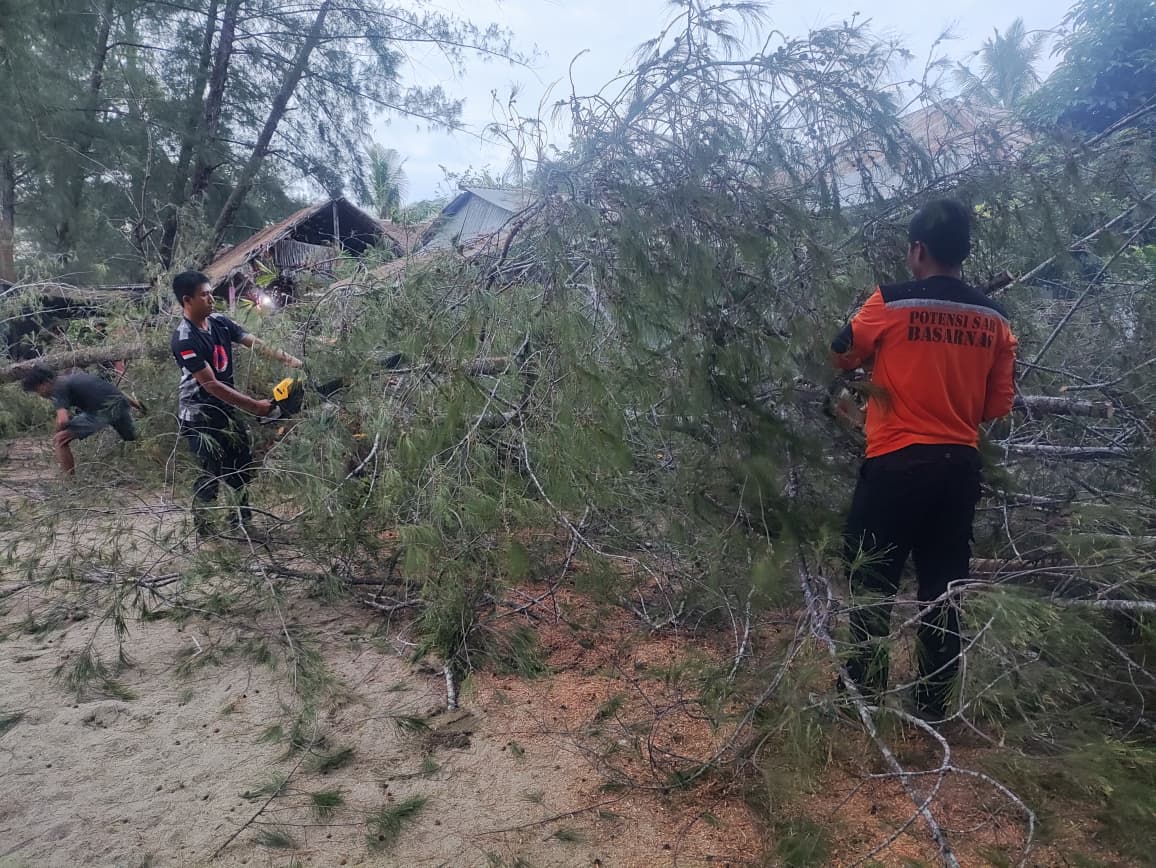 ABRASI PANTAI TERJADI DI KAWASAN PANTAI SAGO