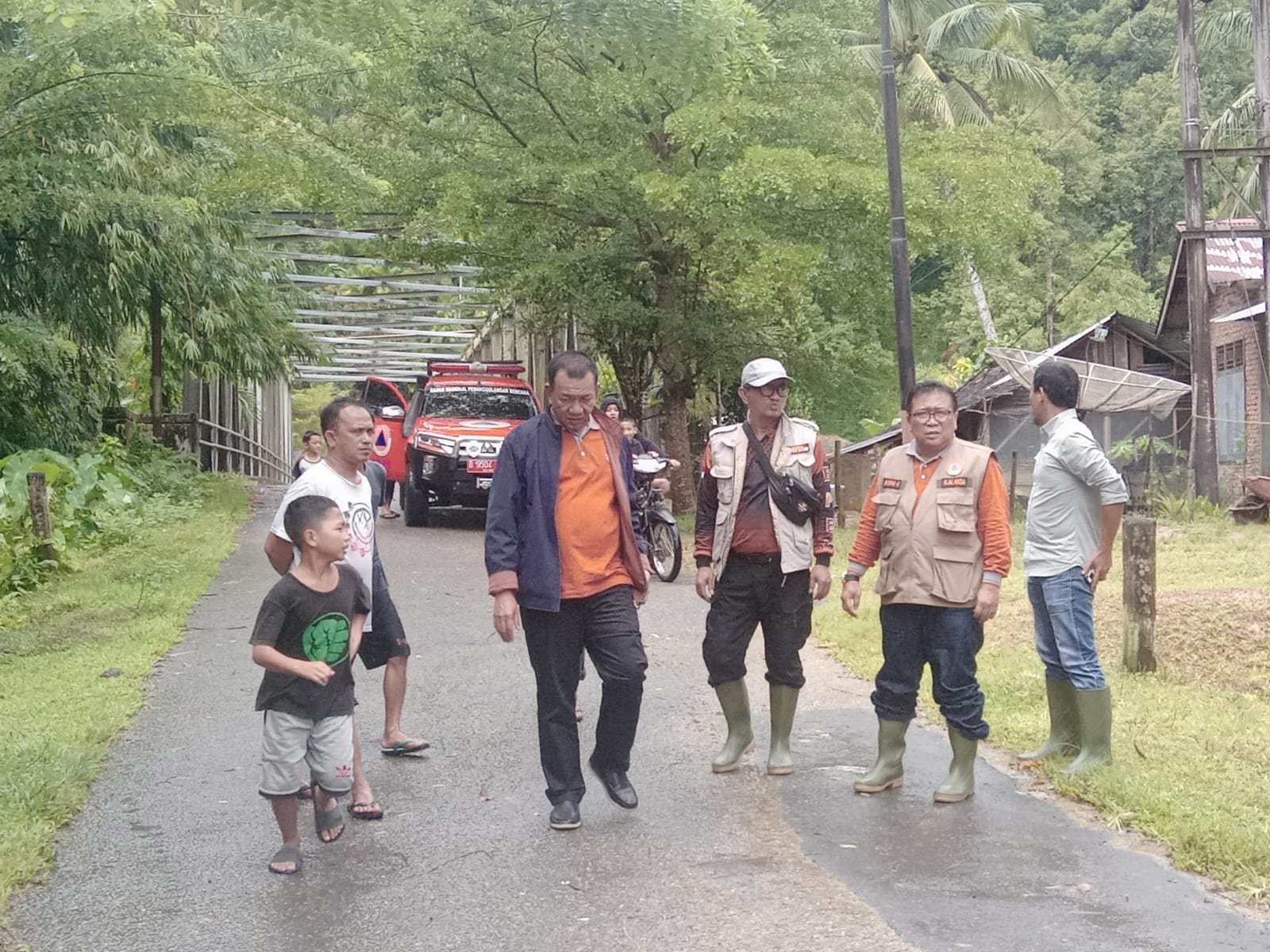 Bupati Pesisir selatan tinjau warga terdampak banjir