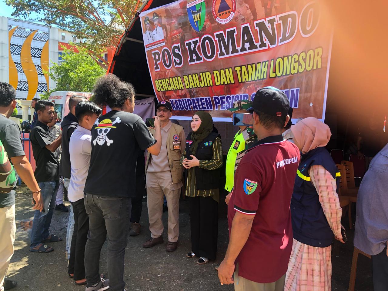 Bupati Hendrajoni dan Ibu Lisda Tinjau Posko BPBD Painan, Salurkan Bantuan ke Sejumlah Kecamatan