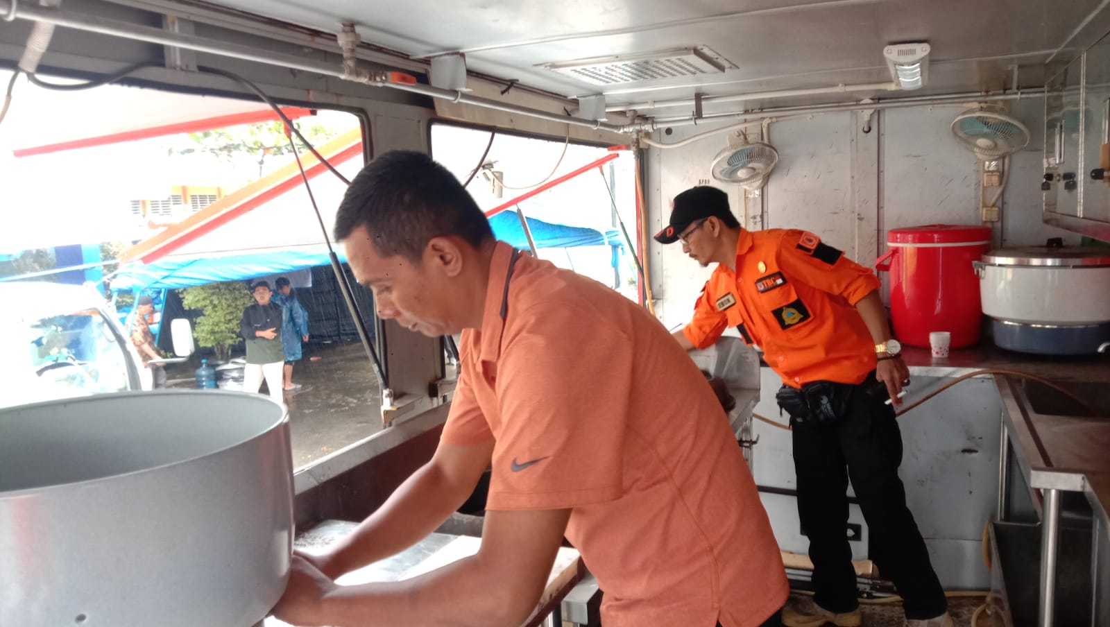 BPBD menyelenggarakan Dapur Umum Untuk Warga terdampak Banjir