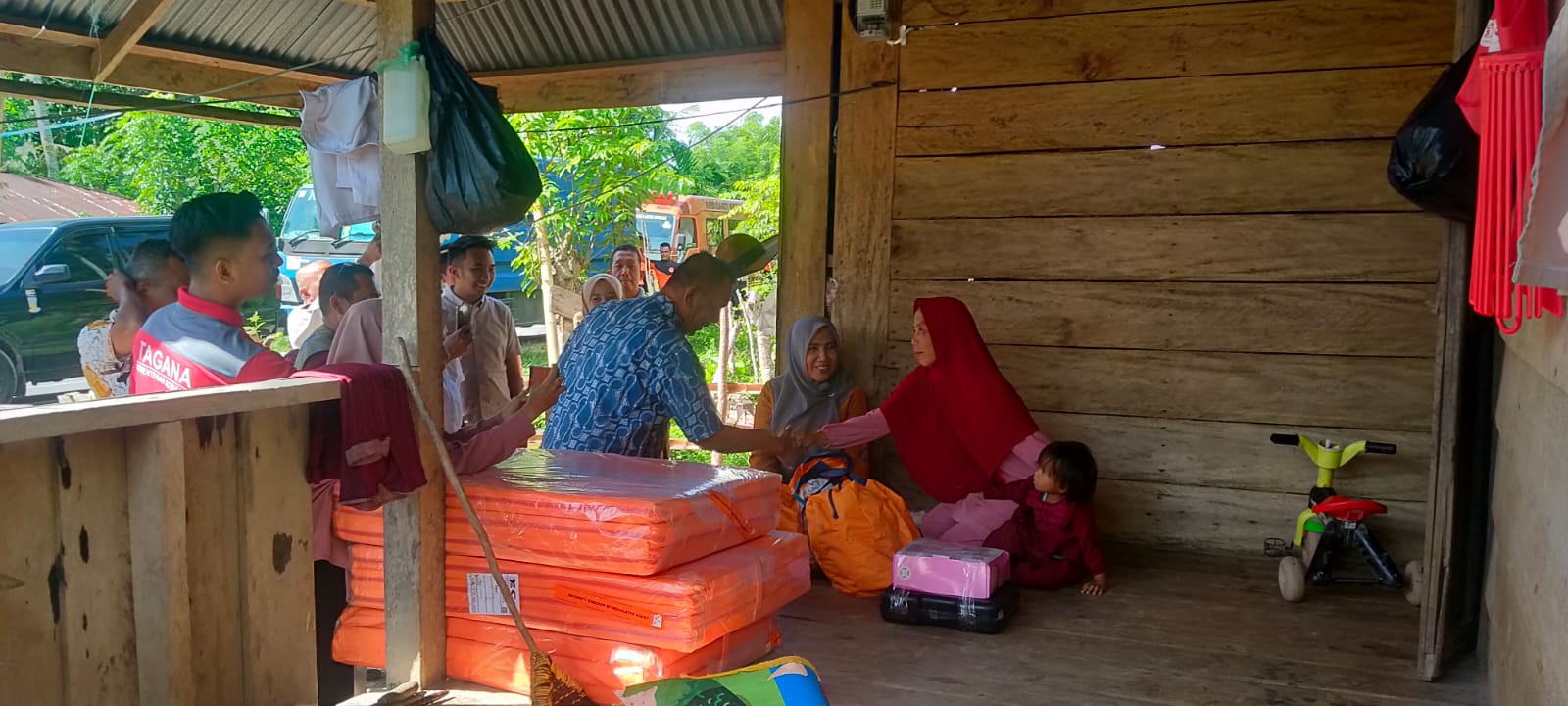 Penyaluran Logistik Oleh Bupati Kab pessel