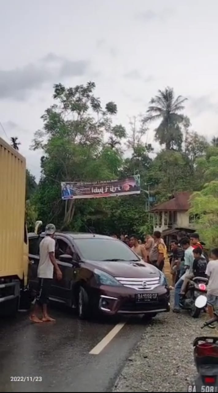 Batang Tarusan kembali Hambat jalan Padang painan